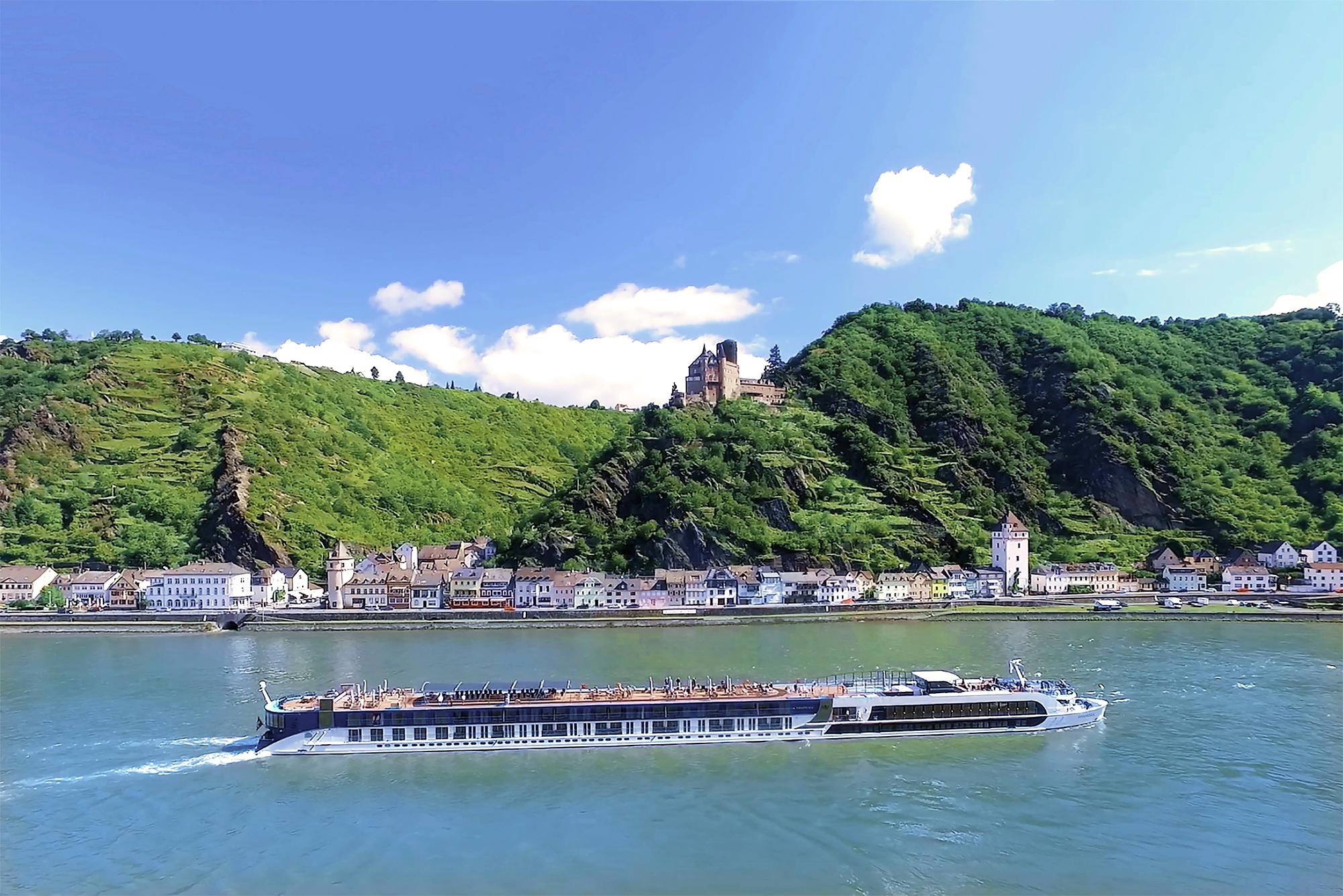 10 Reasons Why Ocean Cruisers Will Love River Cruising - background banner